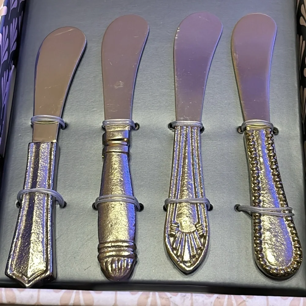 Set of 4 Antique Gold Spreaders